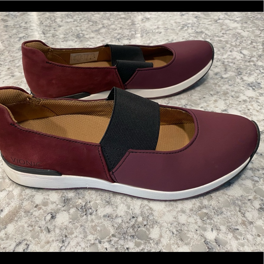 Vionic slip ons - Picture 11 of 13